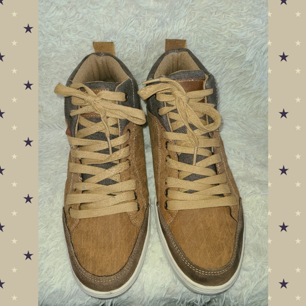STEVE MADDEN LANDONN DISTRESSED SNEAKERS